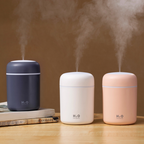 Humidificador de aire portátil con difusor de aceites esenciales para coche y hogar.
