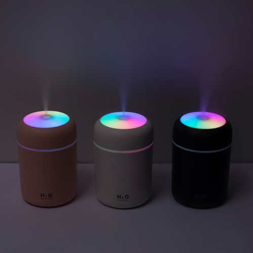 Humidificador de aire portátil con difusor de aceites esenciales para coche y hogar.